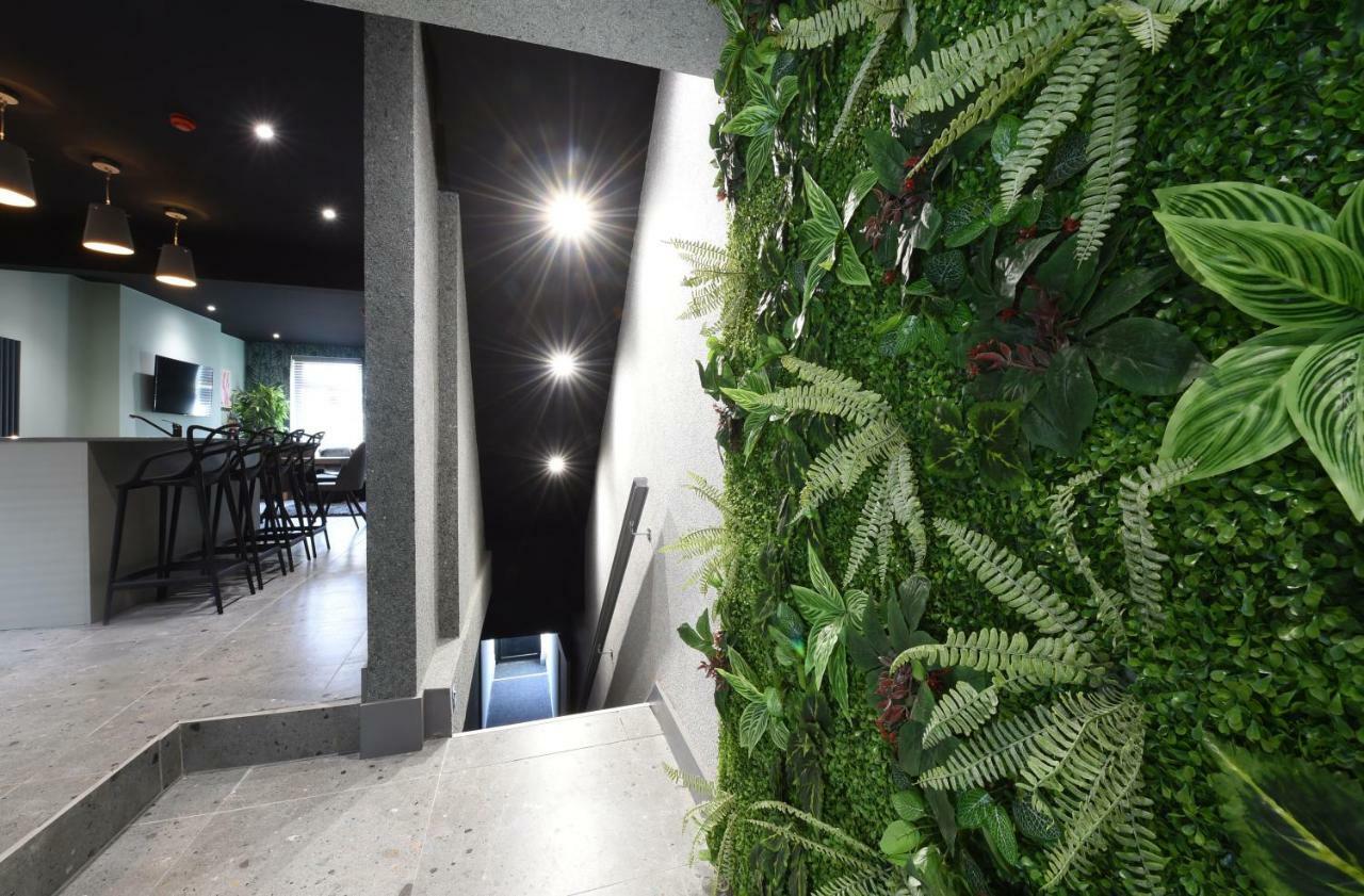 La Jungle Du Swan Apartment Manchester Exterior photo